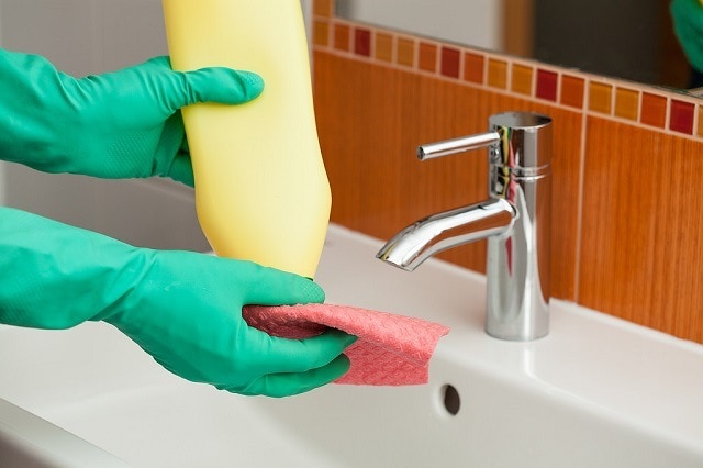 Bathroom Cleaning Like A Professional (Checklist Included)